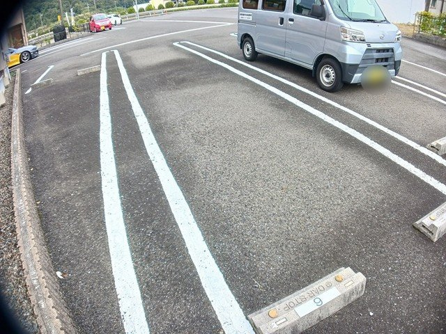 ブリッサａの駐車場
