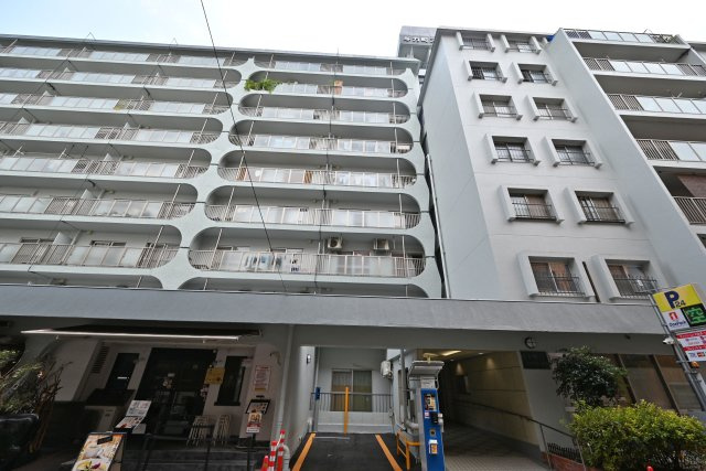 与力町スカイハイツの外観|清掃が行き届いたマンションで、毎日快適に過ごせます。