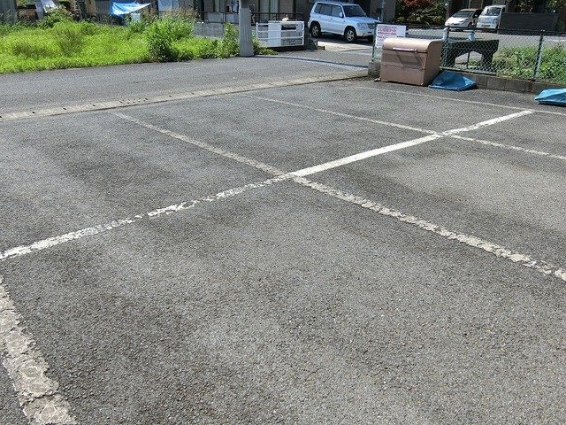 レインボーハイツの駐車場