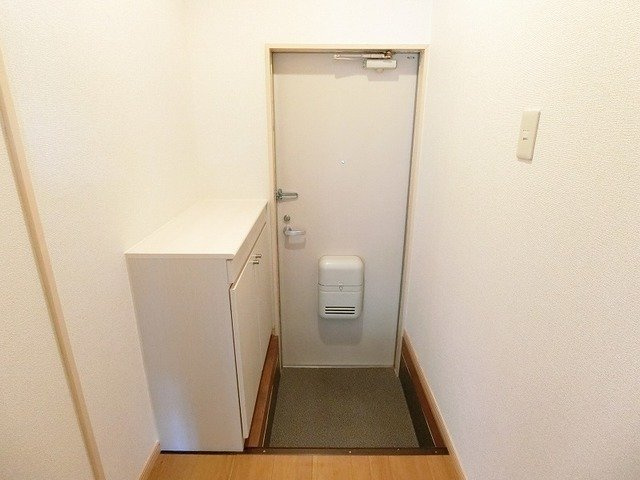 レインボーハイツの玄関