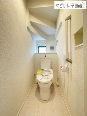 【トイレ】 | GRAFARE 北本市下石戸5期　新築住宅 | シンプルで清潔感のある空間は、毎日使う場所だからこそ嬉しい。家族みんなが快適に過ごせる工夫が詰まっています。
現地(2026年8月撮影)