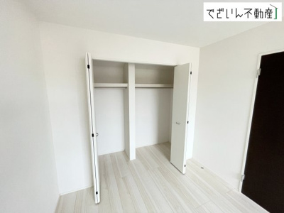 【収納】 | GRAFARE 北本市下石戸5期　新築住宅 | 南向きの穏やかな佇まいが、家族の新しい日常を優しく包み込む。静かな街並みに、安心して子育てできる環境が整っています。
現地(2026年8月撮影)