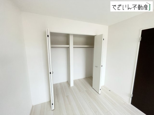 【収納】 | GRAFARE 北本市下石戸5期　新築住宅 | 南向きの穏やかな佇まいが、家族の新しい日常を優しく包み込む。静かな街並みに、安心して子育てできる環境が整っています。
現地(2026年8月撮影)