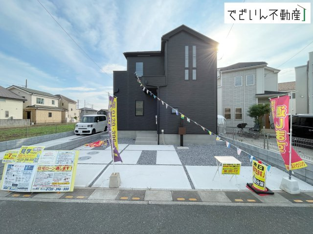 【外観】 | GRAFARE 北本市下石戸5期　新築住宅 | 南向きの穏やかな佇まいが、家族の新しい日常を優しく包み込む。静かな街並みに、安心して子育てできる環境が整っています。
現地(2026年8月撮影)