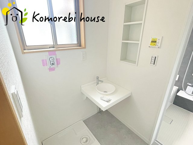 上尾市小泉９丁目　中古戸建の独立洗面台|使いやすい独立洗面台です