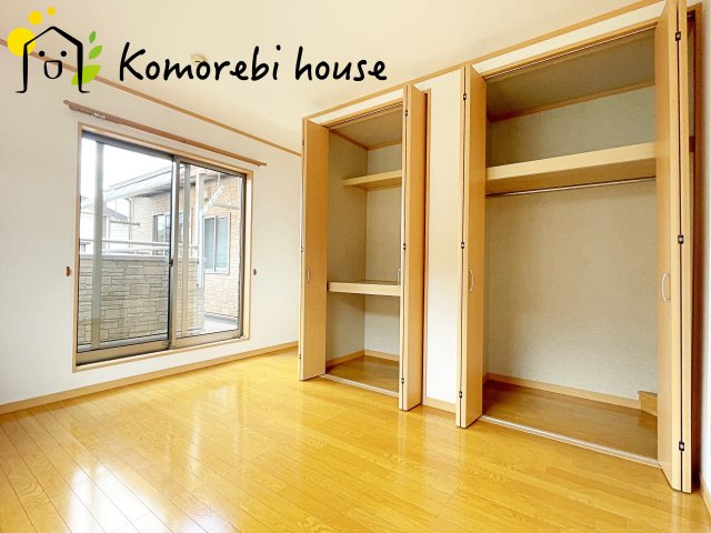 上尾市小泉９丁目　中古戸建の寝室|開放的な寝室です
