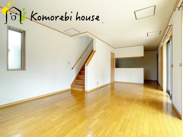 上尾市小泉９丁目　中古戸建の居間・リビング|使いやすいリビングです