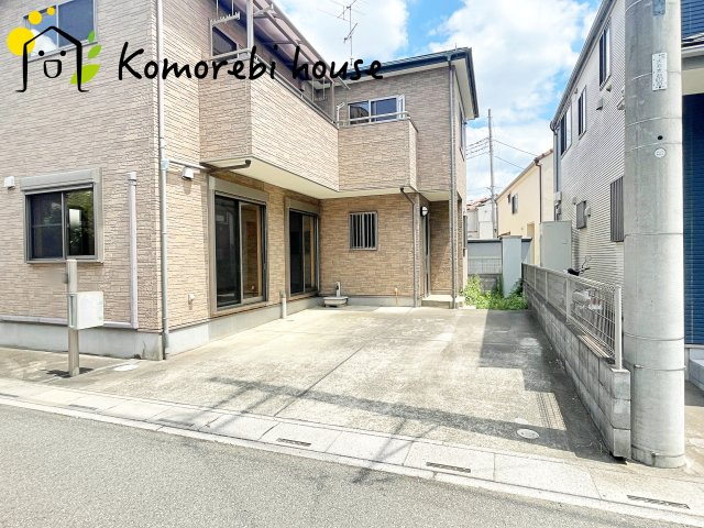 上尾市小泉９丁目　中古戸建の駐車場|駐車場があるので、車を買う予定の方も安心です