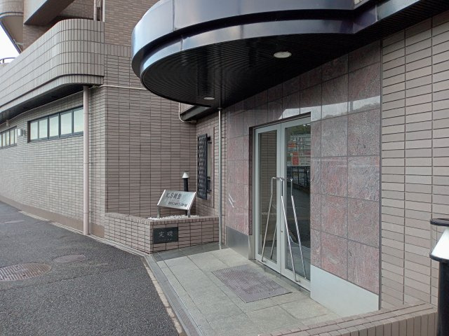 川崎市麻生区上麻生５丁目の賃貸マンションのエントランス