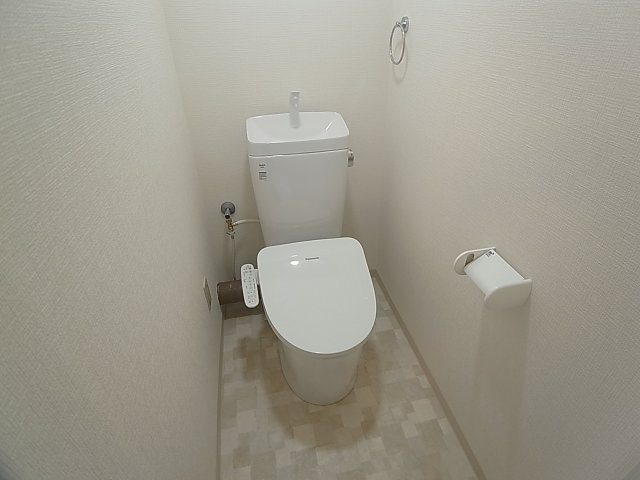 Regulus水木通のトイレ|温水洗浄便座付きトイレ