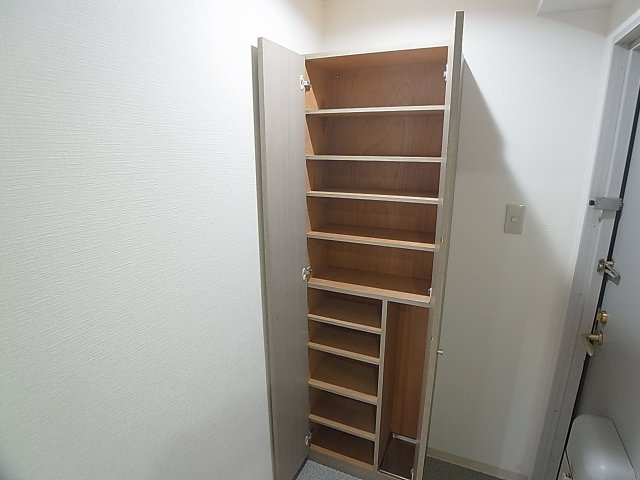 Regulus水木通の玄関|玄関にはシューズBOXが有ります