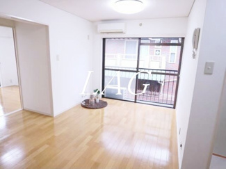 【居間・リビング】 | クランツ目黒 | 洋室のお部屋（小物はイメージ）です。