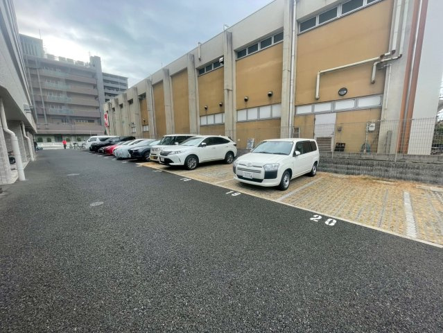 エスタート御幣島の駐車場