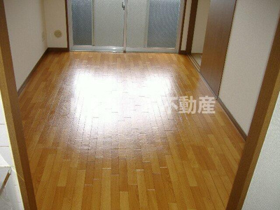 【寝室】 | クレストコート | 開放的な寝室です