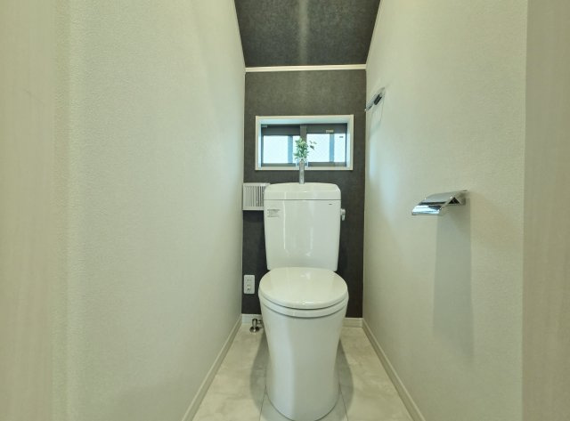 中野区上鷺宮1丁目のトイレ|トイレは1階・2階にございます
トイレも新規交換済みで気持ちよくお使いいただけます♪♪
温水洗浄暖房便座機能付