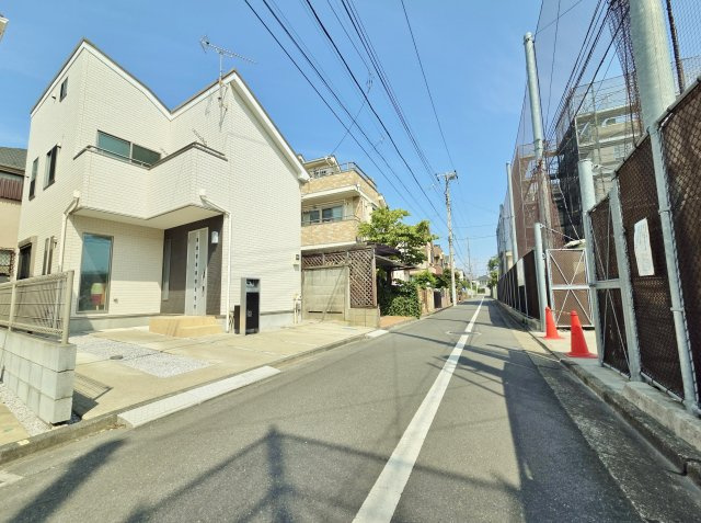 中野区上鷺宮1丁目の前面道路含む現地写真|車通りも少なく穏やかで暮らし心地の良いエリアです
子育て環境も良好です