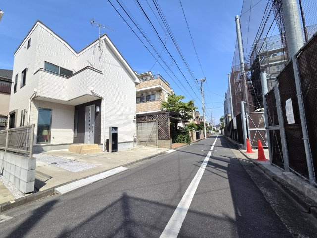 中野区上鷺宮1丁目の前面道路含む現地写真|車通りも少なく穏やかで暮らし心地の良いエリアです
子育て環境も良好です