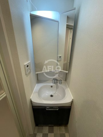 ファステート難波ミライズの洗面所