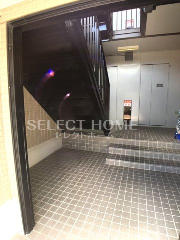 【エントランス】 | グロースレイＢ | 建物の内部です