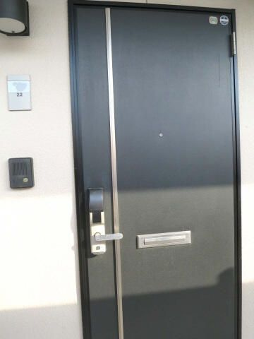 川崎市多摩区登戸新町のアパートの玄関