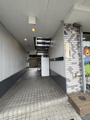 高栄マンションのロビー
