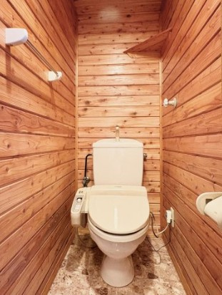 リーフリットⅡのトイレ|木の温もりに包まれる、デザイン性の高いお洒落なトイレ空間