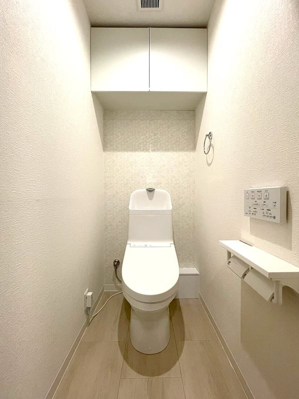 ワコーレ御影郡家のトイレ|温水洗浄便座付きトイレです。