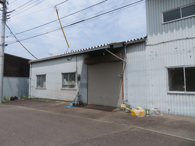 新座市西堀３丁目の倉庫