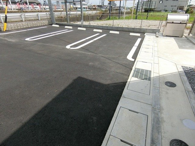 フェリス　サラの駐車場