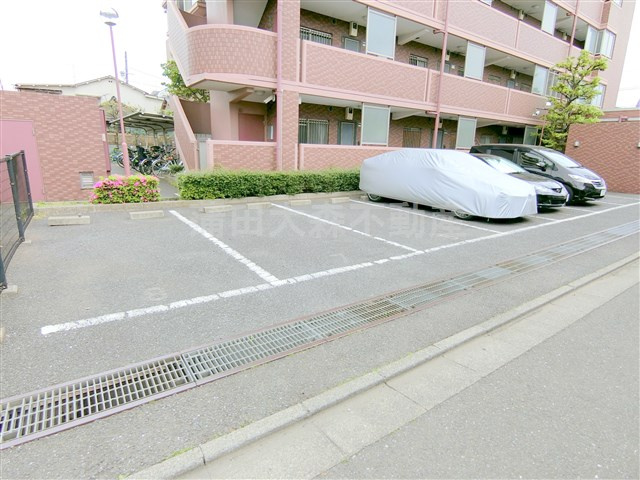 ア・クール杉原の駐車場