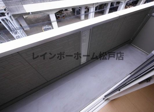 仲介手数料（賃料の1.10ヵ月）の50％OFF対象物件！のバルコニー