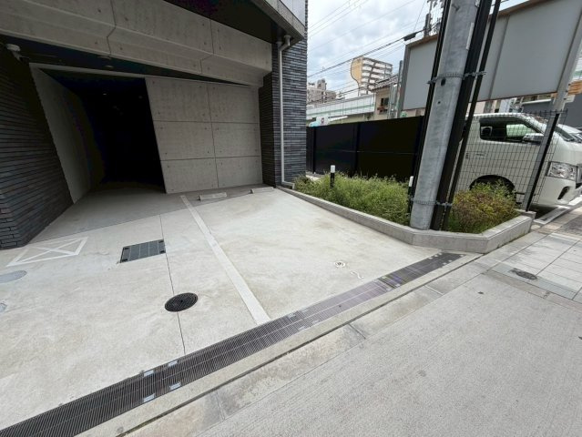 S-RESIDENCE堺筋本町Unoの駐車場