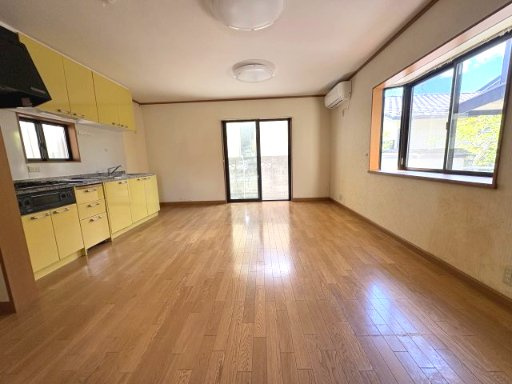 【居間・リビング】 | 有野台1丁目　三角小屋根のファミリー戸建て | 有野台1丁目　三角小屋根のファミリー戸建て(Good Home)