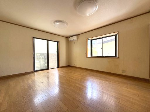 【居間・リビング】 | 有野台1丁目　三角小屋根のファミリー戸建て | 有野台1丁目　三角小屋根のファミリー戸建て(Good Home)