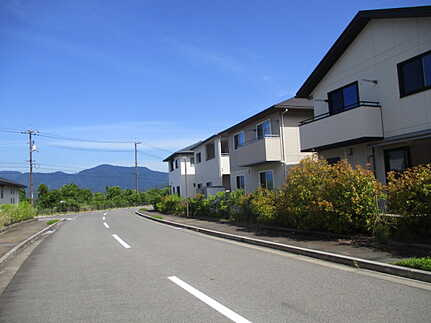 佐伯区石内東２丁目の前面道路含む現地写真