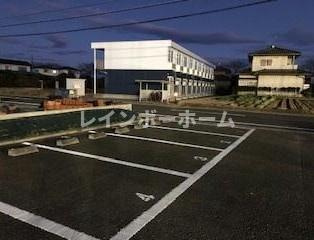 Une Brise　の駐車場