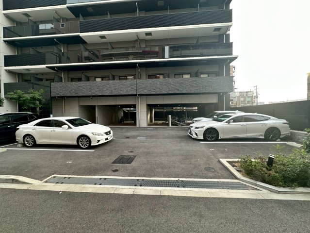 S-RESIDENCE難波大国町Unoの駐車場