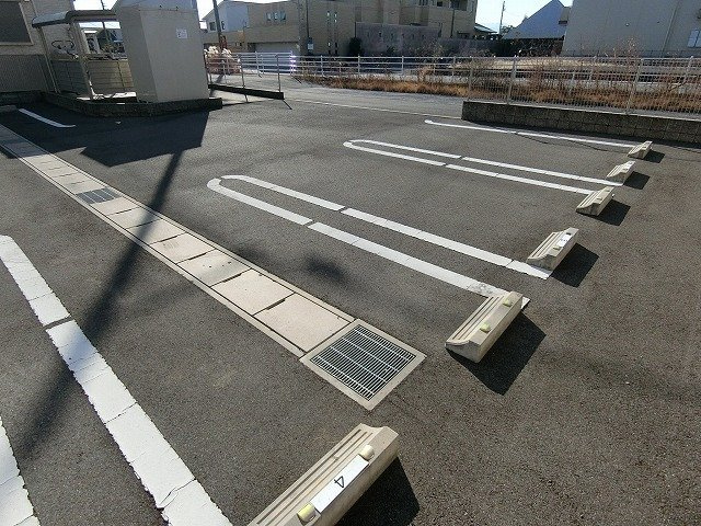 リバーサイド　加賀の駐車場