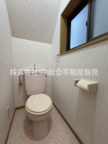 稲葉2丁目中古戸建のトイレ|トイレは2か所にあり朝の身支度がスムーズに行えます！