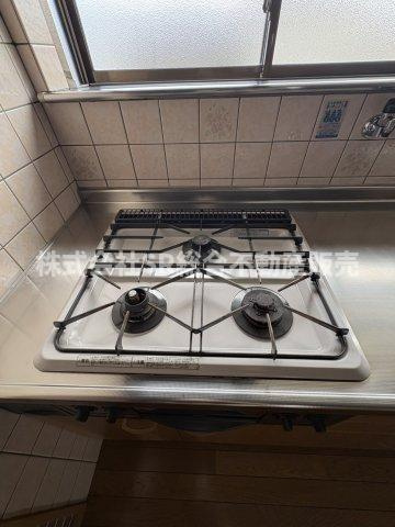 稲葉2丁目中古戸建のキッチン|3口コンロ、グリル付きです！