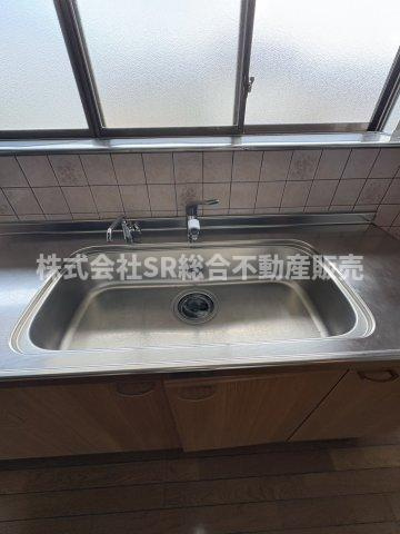 稲葉2丁目中古戸建のキッチン|弊社は中古戸建のご紹介、その後のリフォームのご提案、
賃貸物件のご紹介、すべてご対応可能です。
お客様にあったプランをご提案致します。
まずはお問合せ下さいませ。