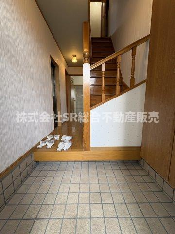 稲葉2丁目中古戸建の玄関|玄関にはシューズボックスもございます！