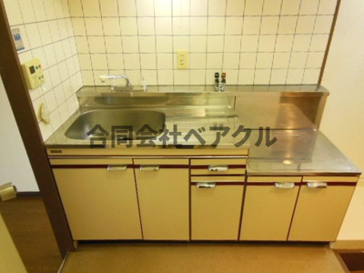 【キッチン】 | ヴィラビアンカⅢ | コンパクトなキッチンで掃除もラクラク