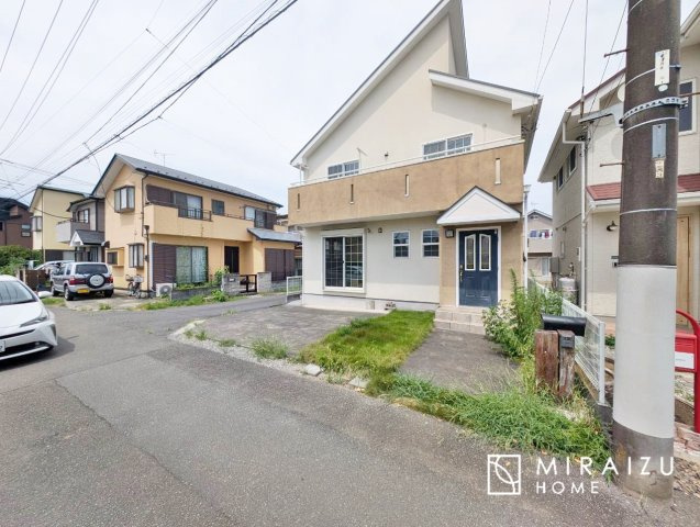 【庭】 | 青く澄み渡った綺麗な空と、陽の光をたっぷりと受ける、そんな住宅で新生活をスタートしてみませんか？見学・ご相談等、ミライズホーム(株)までお気軽にご連絡下さい♪