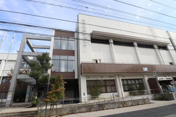 足立区立東和図書館まで2358m