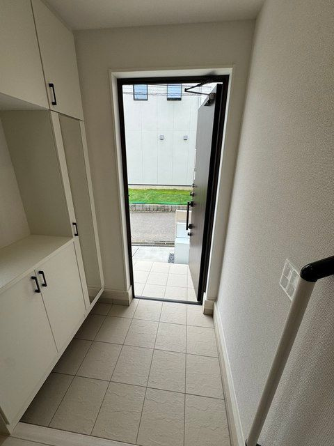 Ｓｕｍａｉ－ｔｏ柏市新逆井０２の玄関