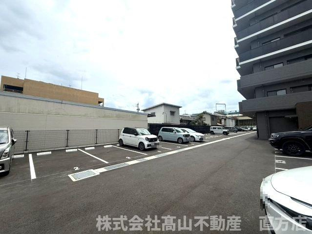 アメイズ直方中央プレミアムの駐車場