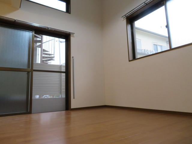 角部屋のため２面採光