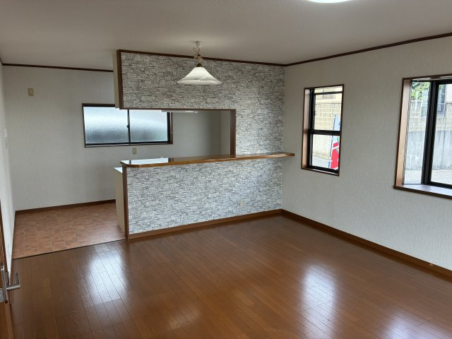 大字小串　２階建て　4SLDKの居間・リビング
