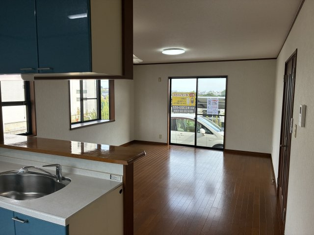 大字小串　２階建て　4SLDKの居間・リビング